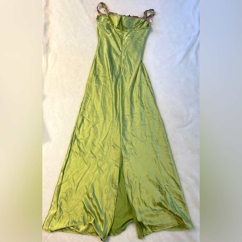 NWT Realtix Elegant Green Satin Dress - Picture 9 of 13